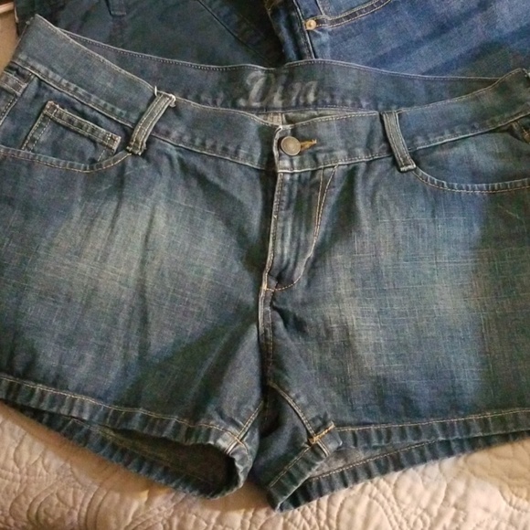 3 pr Old Navy Shorts - Picture 2 of 4